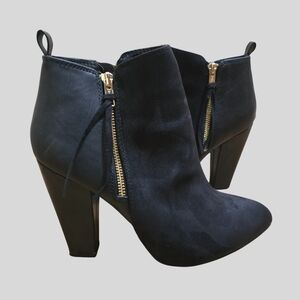 Mossimo Avie Boots Women’s Size 9.5 Black Faux Suede Leather Gold Zip Ankle Heel